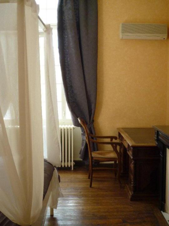 Les Chambres D'Hotes De Luneil Roquemaure  Room photo